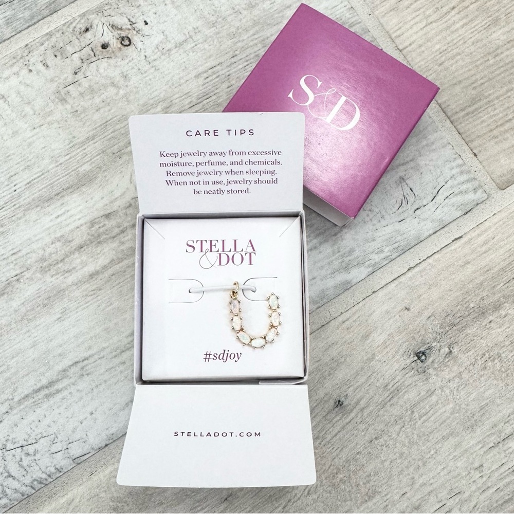 Stella & Dot Gold and Cream Beaded Necklace